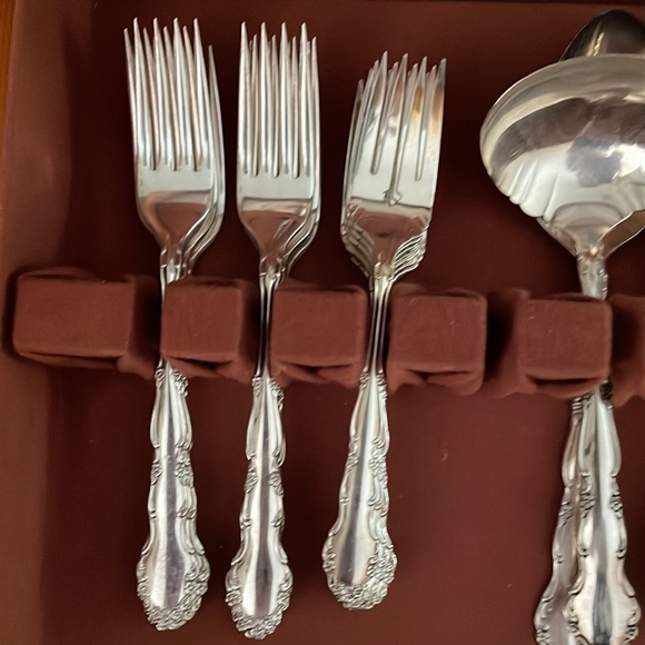Holmes and Edwards inlaid silver plated flatware with wooden box - Picture 2 of 6